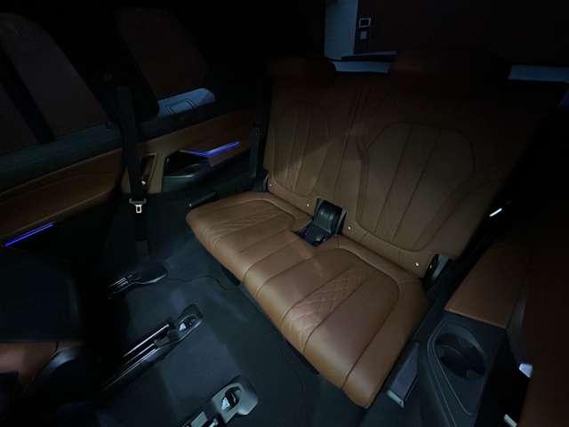 X7 xDrive 35d Mスポーツ サンルーフ 2列目コンフォートシート リアエンターテイメント harmankardon OP22インチAW 茶革シート シートヒーター ベンチレーション 電動リアゲート パーキングアシストプラス(50枚目)