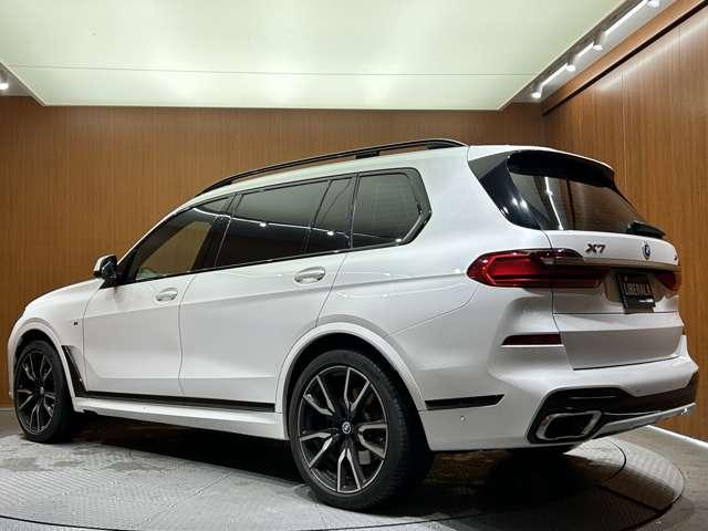 X7 xDrive 35d Mスポーツ サンルーフ 2列目コンフォートシート リアエンターテイメント harmankardon OP22インチAW 茶革シート シートヒーター ベンチレーション 電動リアゲート パーキングアシストプラス(62枚目)