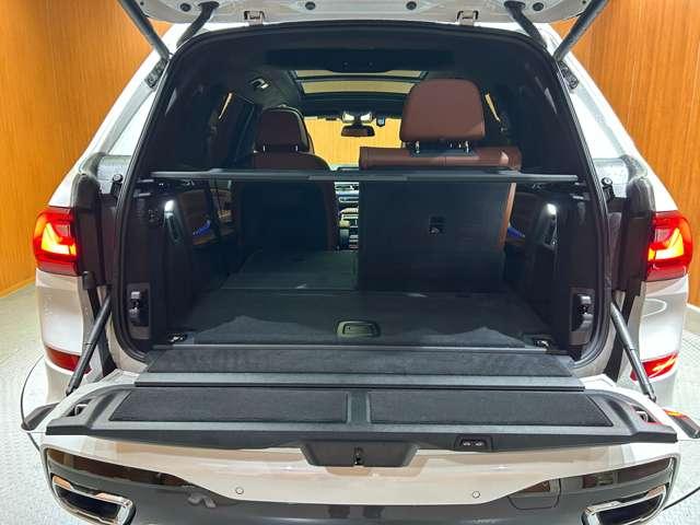 X7 xDrive 35d Mスポーツ サンルーフ 2列目コンフォートシート リアエンターテイメント harmankardon OP22インチAW 茶革シート シートヒーター ベンチレーション 電動リアゲート パーキングアシストプラス(64枚目)