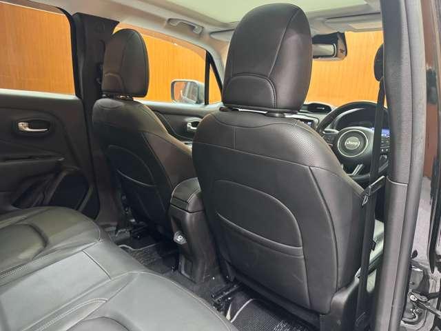 ジープ・レネゲード リミテッド パノラマSR 黒革シート ACC ナビ TV Bカメラ CarPlay Bluetooth接続 電動シート シートヒーター ステアリングH LEDヘッドライト 衝突軽減ブレーキ BSM LKA ETC(7枚目)