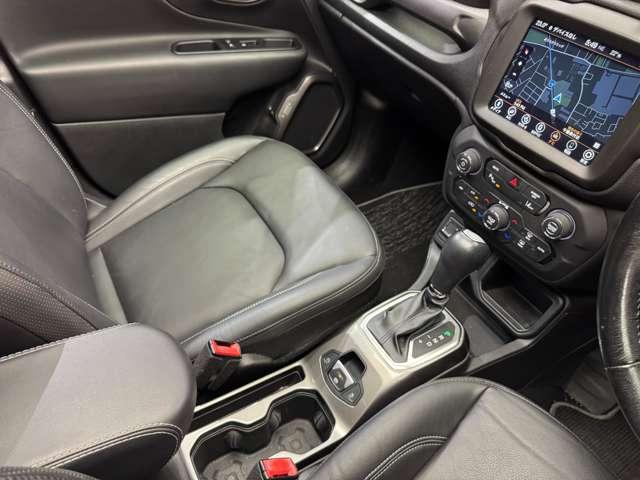 ジープ・レネゲード リミテッド パノラマSR 黒革シート ACC ナビ TV Bカメラ CarPlay Bluetooth接続 電動シート シートヒーター ステアリングH LEDヘッドライト 衝突軽減ブレーキ BSM LKA ETC(13枚目)