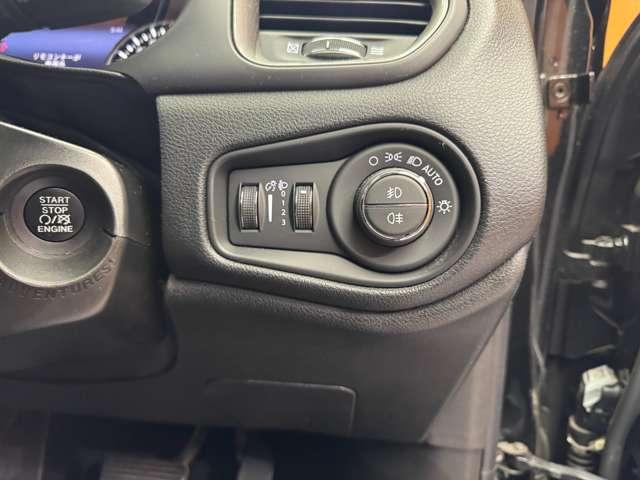 ジープ・レネゲード リミテッド パノラマSR 黒革シート ACC ナビ TV Bカメラ CarPlay Bluetooth接続 電動シート シートヒーター ステアリングH LEDヘッドライト 衝突軽減ブレーキ BSM LKA ETC(24枚目)