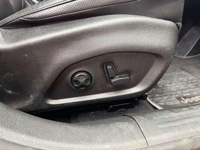 ジープ・レネゲード リミテッド パノラマSR 黒革シート ACC ナビ TV Bカメラ CarPlay Bluetooth接続 電動シート シートヒーター ステアリングH LEDヘッドライト 衝突軽減ブレーキ BSM LKA ETC(26枚目)