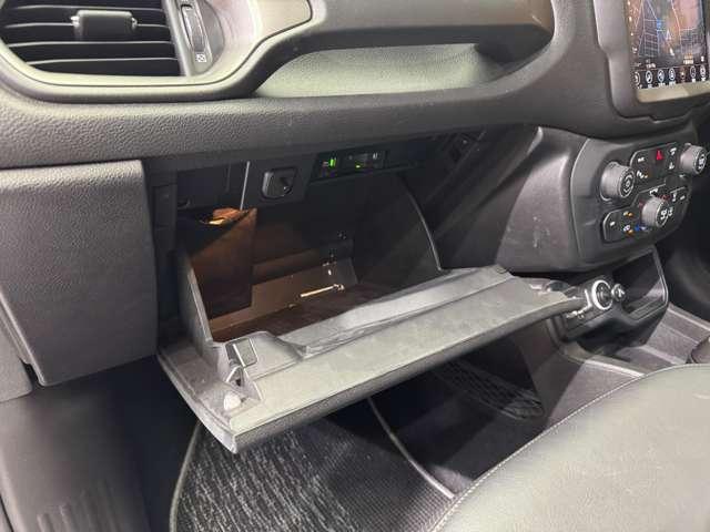 ジープ・レネゲード リミテッド パノラマSR 黒革シート ACC ナビ TV Bカメラ CarPlay Bluetooth接続 電動シート シートヒーター ステアリングH LEDヘッドライト 衝突軽減ブレーキ BSM LKA ETC(34枚目)