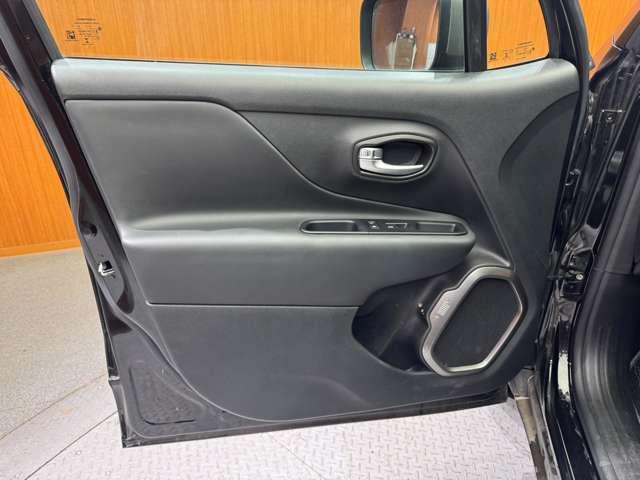 ジープ・レネゲード リミテッド パノラマSR 黒革シート ACC ナビ TV Bカメラ CarPlay Bluetooth接続 電動シート シートヒーター ステアリングH LEDヘッドライト 衝突軽減ブレーキ BSM LKA ETC(43枚目)