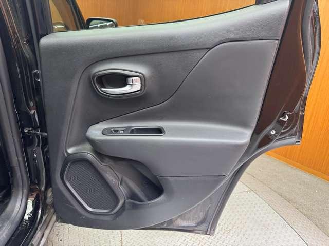 ジープ・レネゲード リミテッド パノラマSR 黒革シート ACC ナビ TV Bカメラ CarPlay Bluetooth接続 電動シート シートヒーター ステアリングH LEDヘッドライト 衝突軽減ブレーキ BSM LKA ETC(44枚目)