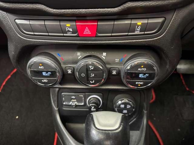 ジープ・レネゲード トレイルホーク　オープンエアルーフ　クルーズコントロール　ディスプレイオーディオ　Ｂｌｕｅｔｏｏｔｈ接続　バックカメラ　パーキングアシスト　車線逸脱防止　プッシュスタート　ＨＩＤヘッドライト　純正ＡＷ　ＥＴＣ（13枚目）