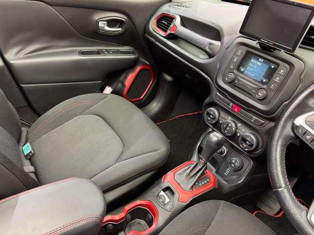 ジープ・レネゲード トレイルホーク　オープンエアルーフ　クルーズコントロール　ディスプレイオーディオ　Ｂｌｕｅｔｏｏｔｈ接続　バックカメラ　パーキングアシスト　車線逸脱防止　プッシュスタート　ＨＩＤヘッドライト　純正ＡＷ　ＥＴＣ（15枚目）