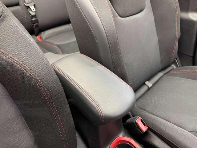 ジープ・レネゲード トレイルホーク　オープンエアルーフ　クルーズコントロール　ディスプレイオーディオ　Ｂｌｕｅｔｏｏｔｈ接続　バックカメラ　パーキングアシスト　車線逸脱防止　プッシュスタート　ＨＩＤヘッドライト　純正ＡＷ　ＥＴＣ（17枚目）