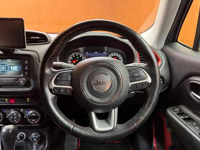 ジープ・レネゲード トレイルホーク　オープンエアルーフ　クルーズコントロール　ディスプレイオーディオ　Ｂｌｕｅｔｏｏｔｈ接続　バックカメラ　パーキングアシスト　車線逸脱防止　プッシュスタート　ＨＩＤヘッドライト　純正ＡＷ　ＥＴＣ（19枚目）