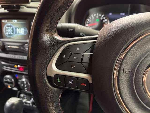 ジープ・レネゲード トレイルホーク　オープンエアルーフ　クルーズコントロール　ディスプレイオーディオ　Ｂｌｕｅｔｏｏｔｈ接続　バックカメラ　パーキングアシスト　車線逸脱防止　プッシュスタート　ＨＩＤヘッドライト　純正ＡＷ　ＥＴＣ（22枚目）