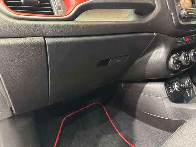 ジープ・レネゲード トレイルホーク　オープンエアルーフ　クルーズコントロール　ディスプレイオーディオ　Ｂｌｕｅｔｏｏｔｈ接続　バックカメラ　パーキングアシスト　車線逸脱防止　プッシュスタート　ＨＩＤヘッドライト　純正ＡＷ　ＥＴＣ（30枚目）