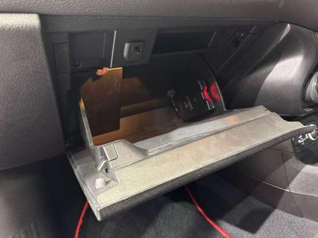 ジープ・レネゲード トレイルホーク　オープンエアルーフ　クルーズコントロール　ディスプレイオーディオ　Ｂｌｕｅｔｏｏｔｈ接続　バックカメラ　パーキングアシスト　車線逸脱防止　プッシュスタート　ＨＩＤヘッドライト　純正ＡＷ　ＥＴＣ（31枚目）