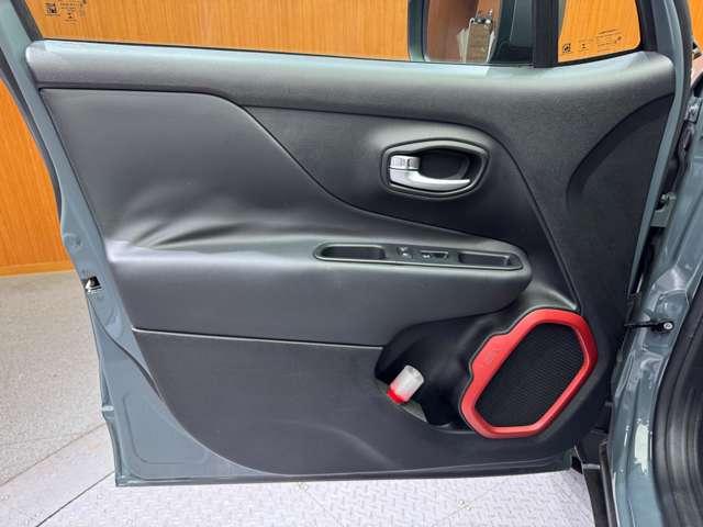 ジープ・レネゲード トレイルホーク　オープンエアルーフ　クルーズコントロール　ディスプレイオーディオ　Ｂｌｕｅｔｏｏｔｈ接続　バックカメラ　パーキングアシスト　車線逸脱防止　プッシュスタート　ＨＩＤヘッドライト　純正ＡＷ　ＥＴＣ（38枚目）