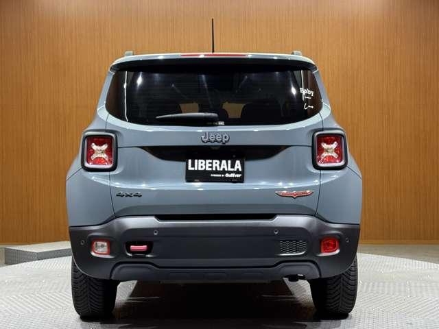 ジープ・レネゲード トレイルホーク　オープンエアルーフ　クルーズコントロール　ディスプレイオーディオ　Ｂｌｕｅｔｏｏｔｈ接続　バックカメラ　パーキングアシスト　車線逸脱防止　プッシュスタート　ＨＩＤヘッドライト　純正ＡＷ　ＥＴＣ（45枚目）