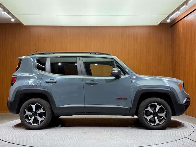 ジープ・レネゲード トレイルホーク　オープンエアルーフ　クルーズコントロール　ディスプレイオーディオ　Ｂｌｕｅｔｏｏｔｈ接続　バックカメラ　パーキングアシスト　車線逸脱防止　プッシュスタート　ＨＩＤヘッドライト　純正ＡＷ　ＥＴＣ（46枚目）