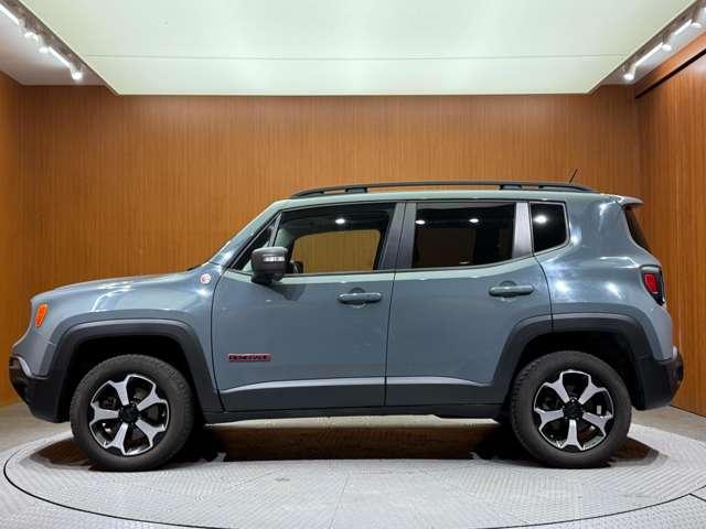 ジープ・レネゲード トレイルホーク　オープンエアルーフ　クルーズコントロール　ディスプレイオーディオ　Ｂｌｕｅｔｏｏｔｈ接続　バックカメラ　パーキングアシスト　車線逸脱防止　プッシュスタート　ＨＩＤヘッドライト　純正ＡＷ　ＥＴＣ（47枚目）