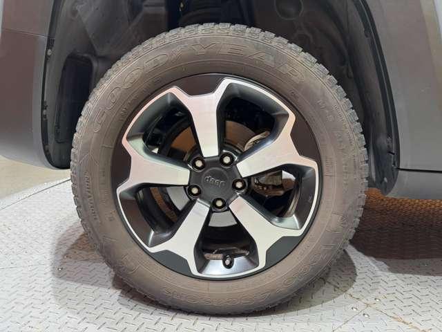 ジープ・レネゲード トレイルホーク　オープンエアルーフ　クルーズコントロール　ディスプレイオーディオ　Ｂｌｕｅｔｏｏｔｈ接続　バックカメラ　パーキングアシスト　車線逸脱防止　プッシュスタート　ＨＩＤヘッドライト　純正ＡＷ　ＥＴＣ（56枚目）