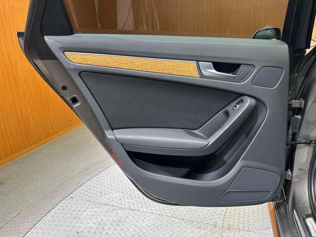 Ａ４オールロードクワトロ ベースグレード　黒革シート　ナビ　ＴＶ　バックカメラ　Ｂｌｕｅｔｏｏｔｈ接続　電動シート　シートヒーター　パーキングアシスト　ＨＩＤヘッドライト　プッシュスタート　スマートキー　オートライト　ドラレコ　ＥＴＣ（43枚目）