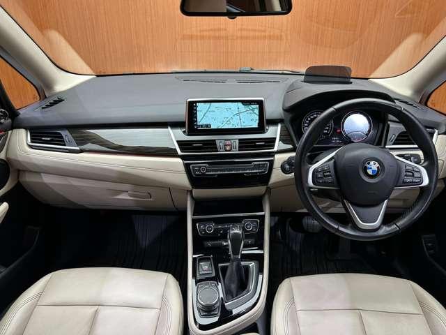 2シリーズ 218dグランツアラー ラグジュアリー ACC コンフォートPKG 白革シート HUD ナビ Bカメラ Bluetooth接続 電動シート シートヒーター 電動リアゲート PDC 衝突軽減B LKA LEDヘッドライト コンフォートアクセス(4枚目)