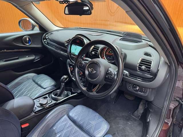 ＭＩＮＩ クーパーＤ　クラブマン　本革シート　シートヒーター　パワーシート　ＨＵＤ　純正ナビ　バックカメラ　クルーズコントロール　ＬＥＤヘッドライト　オートライト　ＥＴＣ　純正１７インチＡＷ　横滑り防止機能　アイドリングストップ（5枚目）