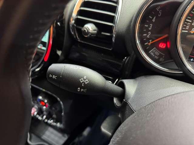 ＭＩＮＩ クーパーＤ　クラブマン　本革シート　シートヒーター　パワーシート　ＨＵＤ　純正ナビ　バックカメラ　クルーズコントロール　ＬＥＤヘッドライト　オートライト　ＥＴＣ　純正１７インチＡＷ　横滑り防止機能　アイドリングストップ（24枚目）