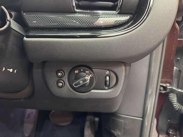 ＭＩＮＩ クーパーＤ　クラブマン　本革シート　シートヒーター　パワーシート　ＨＵＤ　純正ナビ　バックカメラ　クルーズコントロール　ＬＥＤヘッドライト　オートライト　ＥＴＣ　純正１７インチＡＷ　横滑り防止機能　アイドリングストップ（25枚目）