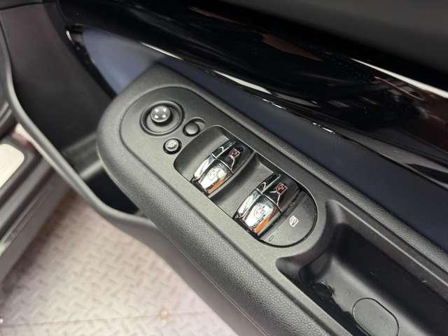 ＭＩＮＩ クーパーＤ　クラブマン　本革シート　シートヒーター　パワーシート　ＨＵＤ　純正ナビ　バックカメラ　クルーズコントロール　ＬＥＤヘッドライト　オートライト　ＥＴＣ　純正１７インチＡＷ　横滑り防止機能　アイドリングストップ（27枚目）