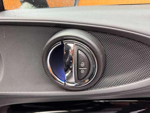 ＭＩＮＩ クーパーＤ　クラブマン　本革シート　シートヒーター　パワーシート　ＨＵＤ　純正ナビ　バックカメラ　クルーズコントロール　ＬＥＤヘッドライト　オートライト　ＥＴＣ　純正１７インチＡＷ　横滑り防止機能　アイドリングストップ（34枚目）