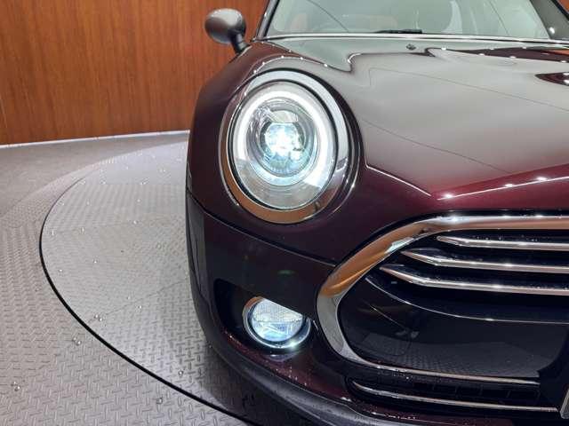 ＭＩＮＩ クーパーＤ　クラブマン　本革シート　シートヒーター　パワーシート　ＨＵＤ　純正ナビ　バックカメラ　クルーズコントロール　ＬＥＤヘッドライト　オートライト　ＥＴＣ　純正１７インチＡＷ　横滑り防止機能　アイドリングストップ（54枚目）