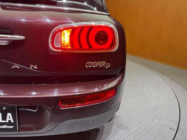 ＭＩＮＩ クーパーＤ　クラブマン　本革シート　シートヒーター　パワーシート　ＨＵＤ　純正ナビ　バックカメラ　クルーズコントロール　ＬＥＤヘッドライト　オートライト　ＥＴＣ　純正１７インチＡＷ　横滑り防止機能　アイドリングストップ（61枚目）