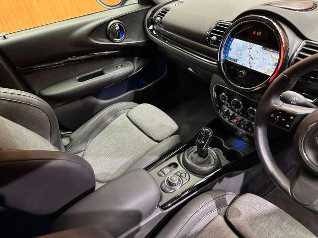 ＭＩＮＩ クーパーＤ　クラブマン　クラシックトリム　ＡＣＣ　半革　ナビ　Ｂカメラ　ＣａｒＰｌａｙ　Ｂｌｕｅｔｏｏｔｈ接続　ＰＤＣ　シートヒーター　ワイヤレスチャージ　ＬＥＤヘッドライト　衝突軽減Ｂ　純正ドラレコ　１オーナー（13枚目）