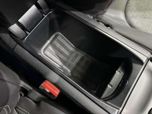 ＭＩＮＩ クーパーＤ　クラブマン　クラシックトリム　ＡＣＣ　半革　ナビ　Ｂカメラ　ＣａｒＰｌａｙ　Ｂｌｕｅｔｏｏｔｈ接続　ＰＤＣ　シートヒーター　ワイヤレスチャージ　ＬＥＤヘッドライト　衝突軽減Ｂ　純正ドラレコ　１オーナー（18枚目）