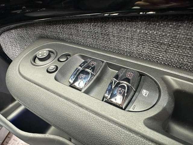 ＭＩＮＩ クーパーＤ　クラブマン　クラシックトリム　ＡＣＣ　半革　ナビ　Ｂカメラ　ＣａｒＰｌａｙ　Ｂｌｕｅｔｏｏｔｈ接続　ＰＤＣ　シートヒーター　ワイヤレスチャージ　ＬＥＤヘッドライト　衝突軽減Ｂ　純正ドラレコ　１オーナー（26枚目）
