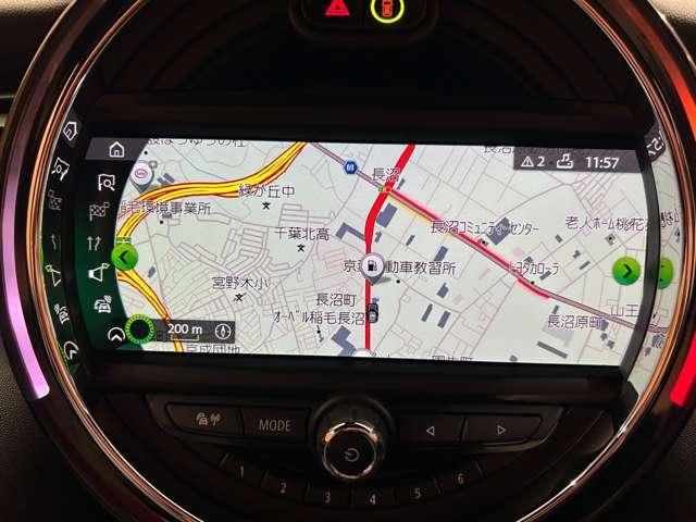 ＭＩＮＩ クーパー　コンバーチブル　サイドウォークエディション　限定車　革シート　クルーズコントロール　シートヒーター　ナビ　Ｂカメラ　Ｂｌｕｅｔｏｏｔｈ接続　ＰＤＣ　ＬＥＤヘッドライト　コンフォートアクセス　インテリジェントセーフティ　ドラレコ　ミラー内蔵ＥＴＣ（9枚目）