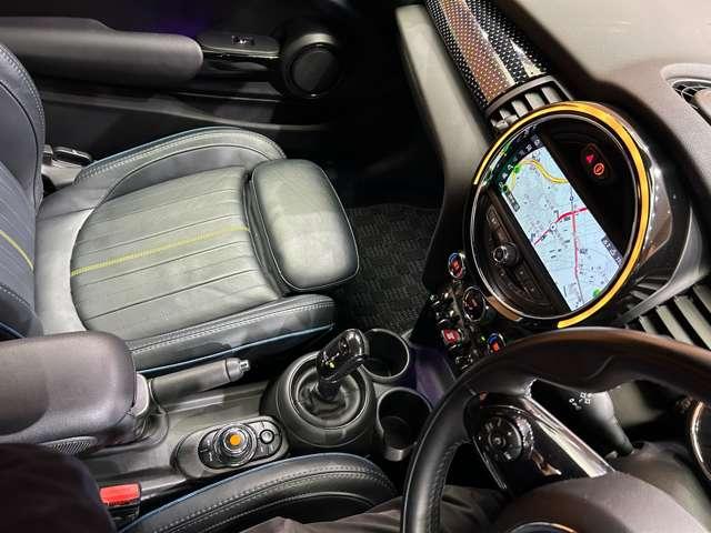 ＭＩＮＩ クーパー　コンバーチブル　サイドウォークエディション　限定車　革シート　クルーズコントロール　シートヒーター　ナビ　Ｂカメラ　Ｂｌｕｅｔｏｏｔｈ接続　ＰＤＣ　ＬＥＤヘッドライト　コンフォートアクセス　インテリジェントセーフティ　ドラレコ　ミラー内蔵ＥＴＣ（13枚目）