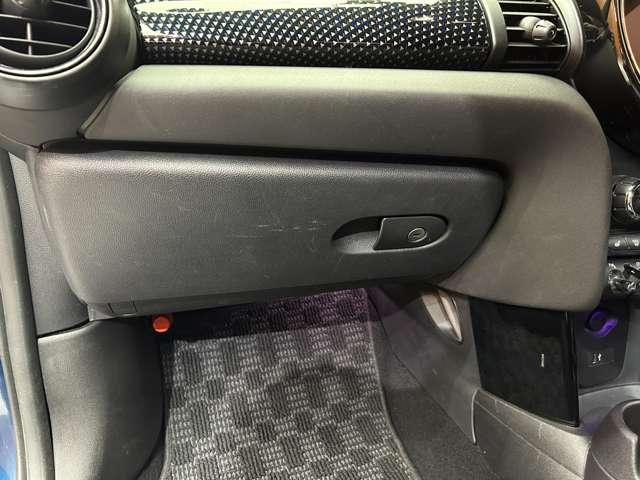 ＭＩＮＩ クーパー　コンバーチブル　サイドウォークエディション　限定車　革シート　クルーズコントロール　シートヒーター　ナビ　Ｂカメラ　Ｂｌｕｅｔｏｏｔｈ接続　ＰＤＣ　ＬＥＤヘッドライト　コンフォートアクセス　インテリジェントセーフティ　ドラレコ　ミラー内蔵ＥＴＣ（28枚目）