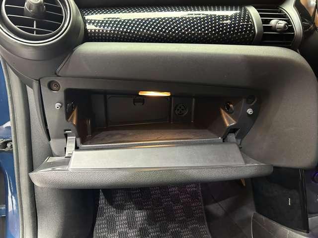 ＭＩＮＩ クーパー　コンバーチブル　サイドウォークエディション　限定車　革シート　クルーズコントロール　シートヒーター　ナビ　Ｂカメラ　Ｂｌｕｅｔｏｏｔｈ接続　ＰＤＣ　ＬＥＤヘッドライト　コンフォートアクセス　インテリジェントセーフティ　ドラレコ　ミラー内蔵ＥＴＣ（29枚目）