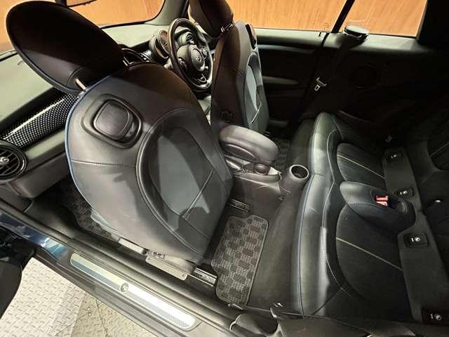 ＭＩＮＩ クーパー　コンバーチブル　サイドウォークエディション　限定車　革シート　クルーズコントロール　シートヒーター　ナビ　Ｂカメラ　Ｂｌｕｅｔｏｏｔｈ接続　ＰＤＣ　ＬＥＤヘッドライト　コンフォートアクセス　インテリジェントセーフティ　ドラレコ　ミラー内蔵ＥＴＣ（32枚目）
