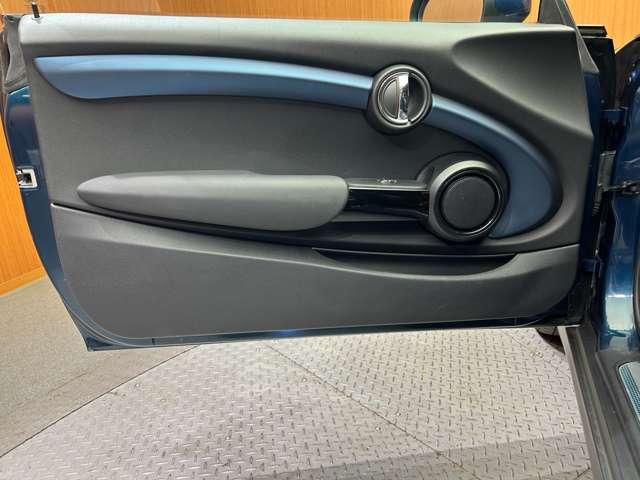 ＭＩＮＩ クーパー　コンバーチブル　サイドウォークエディション　限定車　革シート　クルーズコントロール　シートヒーター　ナビ　Ｂカメラ　Ｂｌｕｅｔｏｏｔｈ接続　ＰＤＣ　ＬＥＤヘッドライト　コンフォートアクセス　インテリジェントセーフティ　ドラレコ　ミラー内蔵ＥＴＣ（35枚目）