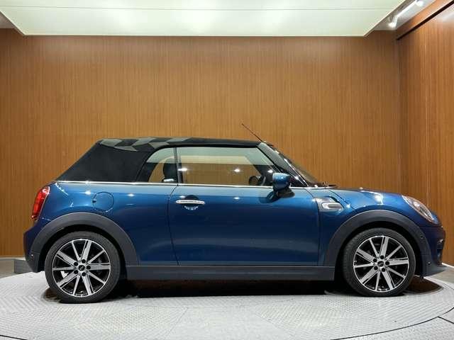 ＭＩＮＩ クーパー　コンバーチブル　サイドウォークエディション　限定車　革シート　クルーズコントロール　シートヒーター　ナビ　Ｂカメラ　Ｂｌｕｅｔｏｏｔｈ接続　ＰＤＣ　ＬＥＤヘッドライト　コンフォートアクセス　インテリジェントセーフティ　ドラレコ　ミラー内蔵ＥＴＣ（41枚目）