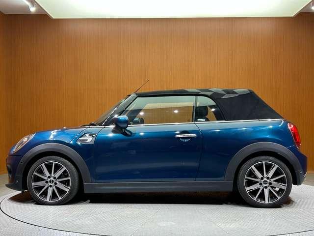 ＭＩＮＩ クーパー　コンバーチブル　サイドウォークエディション　限定車　革シート　クルーズコントロール　シートヒーター　ナビ　Ｂカメラ　Ｂｌｕｅｔｏｏｔｈ接続　ＰＤＣ　ＬＥＤヘッドライト　コンフォートアクセス　インテリジェントセーフティ　ドラレコ　ミラー内蔵ＥＴＣ（42枚目）