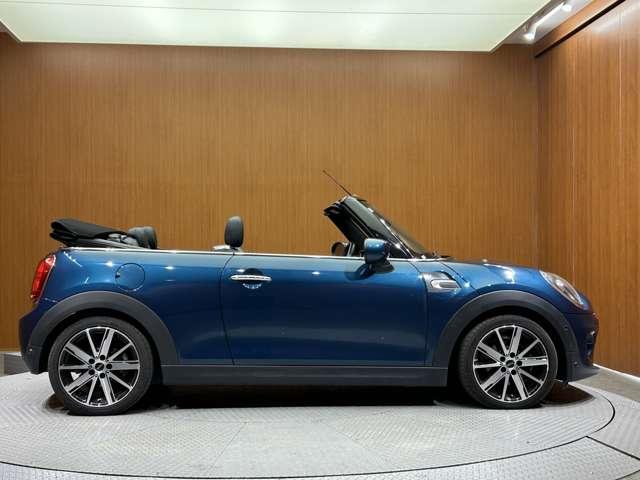 ＭＩＮＩ クーパー　コンバーチブル　サイドウォークエディション　限定車　革シート　クルーズコントロール　シートヒーター　ナビ　Ｂカメラ　Ｂｌｕｅｔｏｏｔｈ接続　ＰＤＣ　ＬＥＤヘッドライト　コンフォートアクセス　インテリジェントセーフティ　ドラレコ　ミラー内蔵ＥＴＣ（49枚目）