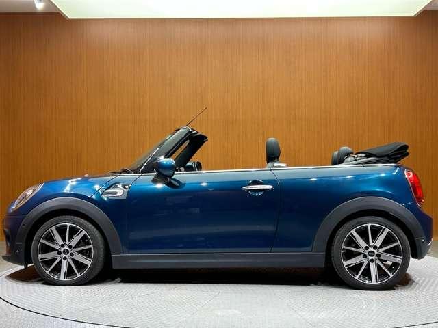 ＭＩＮＩ クーパー　コンバーチブル　サイドウォークエディション　限定車　革シート　クルーズコントロール　シートヒーター　ナビ　Ｂカメラ　Ｂｌｕｅｔｏｏｔｈ接続　ＰＤＣ　ＬＥＤヘッドライト　コンフォートアクセス　インテリジェントセーフティ　ドラレコ　ミラー内蔵ＥＴＣ（50枚目）