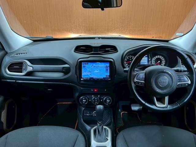 ジープ・レネゲード ロンジチュード　ビーツオーディオ　クルーズコントロール　レーンキープアシスト　ＫＥＮＷＯＯＤナビ　フルセグＴＶ　バックカメラ　Ｂｌｕｅｔｏｏｔｈ　純正アルミホイール　ＥＴＣ（4枚目）