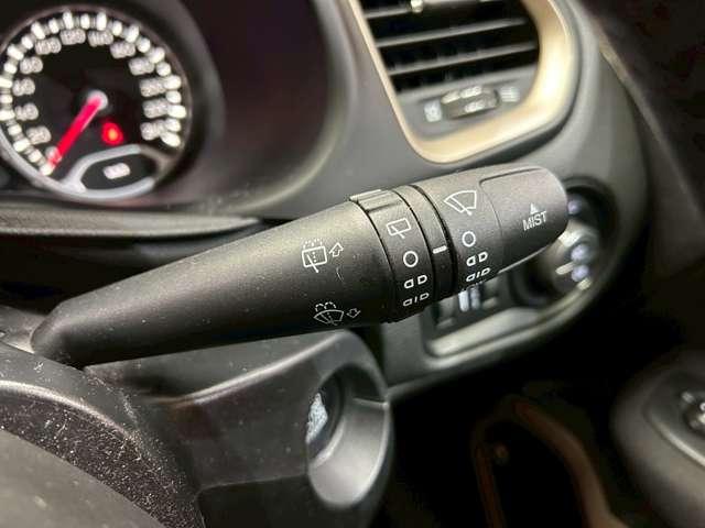 ジープ・レネゲード ロンジチュード　ビーツオーディオ　クルーズコントロール　レーンキープアシスト　ＫＥＮＷＯＯＤナビ　フルセグＴＶ　バックカメラ　Ｂｌｕｅｔｏｏｔｈ　純正アルミホイール　ＥＴＣ（21枚目）