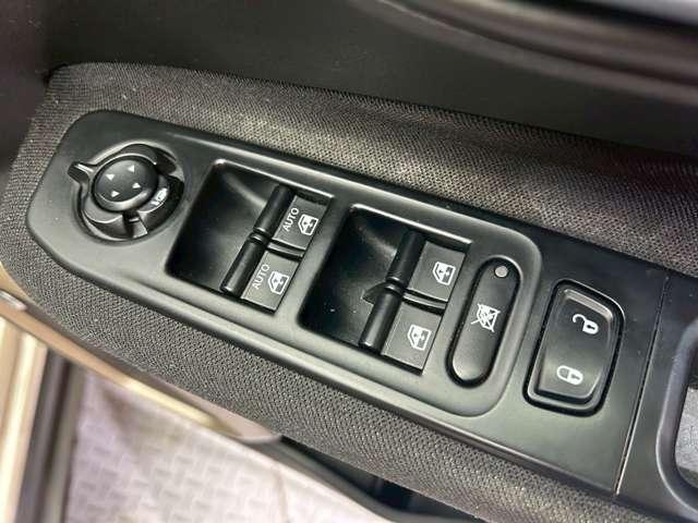 ジープ・レネゲード ロンジチュード　ビーツオーディオ　クルーズコントロール　レーンキープアシスト　ＫＥＮＷＯＯＤナビ　フルセグＴＶ　バックカメラ　Ｂｌｕｅｔｏｏｔｈ　純正アルミホイール　ＥＴＣ（24枚目）