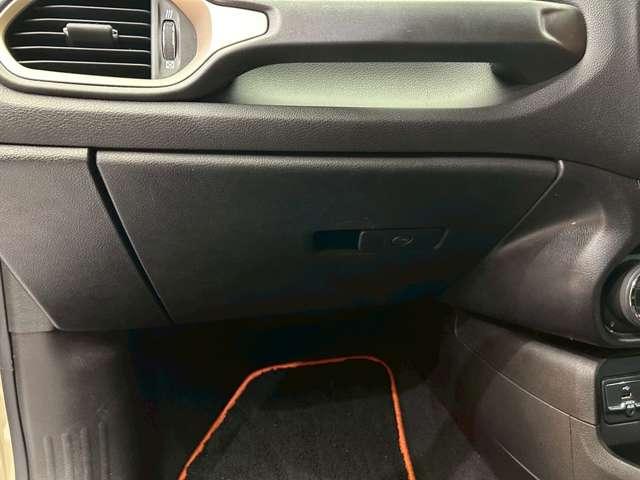 ジープ・レネゲード ロンジチュード　ビーツオーディオ　クルーズコントロール　レーンキープアシスト　ＫＥＮＷＯＯＤナビ　フルセグＴＶ　バックカメラ　Ｂｌｕｅｔｏｏｔｈ　純正アルミホイール　ＥＴＣ（28枚目）