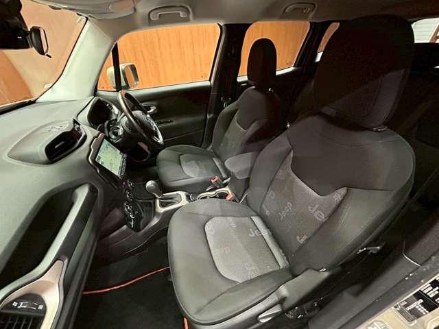 ジープ・レネゲード ロンジチュード　ビーツオーディオ　クルーズコントロール　レーンキープアシスト　ＫＥＮＷＯＯＤナビ　フルセグＴＶ　バックカメラ　Ｂｌｕｅｔｏｏｔｈ　純正アルミホイール　ＥＴＣ（32枚目）