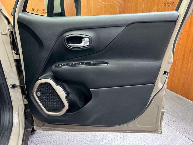 ジープ・レネゲード ロンジチュード　ビーツオーディオ　クルーズコントロール　レーンキープアシスト　ＫＥＮＷＯＯＤナビ　フルセグＴＶ　バックカメラ　Ｂｌｕｅｔｏｏｔｈ　純正アルミホイール　ＥＴＣ（35枚目）